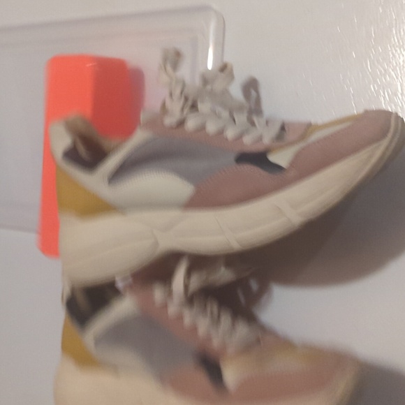 Steve Madden Size 11 memory sneakers - Picture 4 of 4